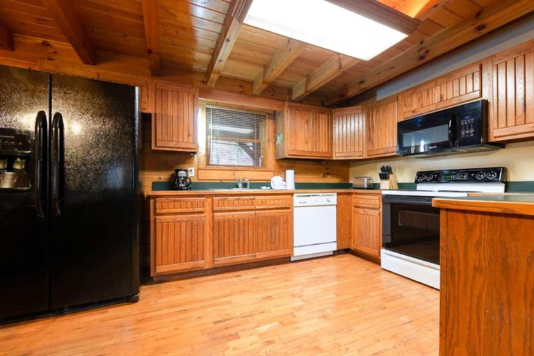 Others 5, Pigeon Forge Cabin Game Room Dog Friendly Hot Tub, Sevier