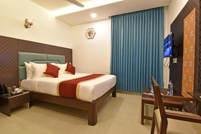 Others 5, AKG Hotel, Puducherry