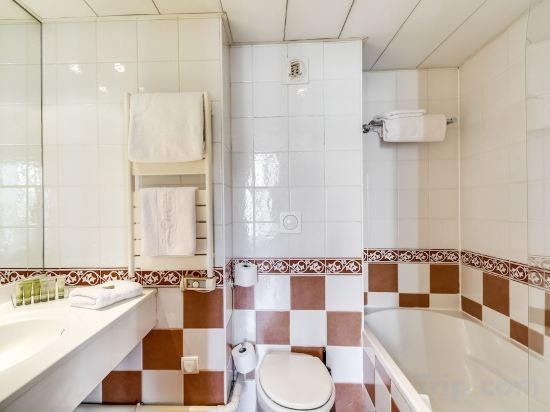 Others 5, Villa Alessandra, Paris