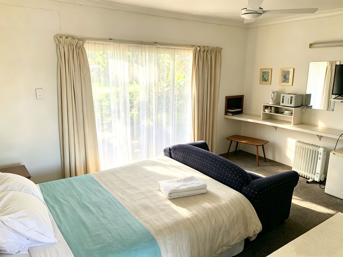 Bedroom 2, Opal Motel Leongatha, South Gippsland - Central