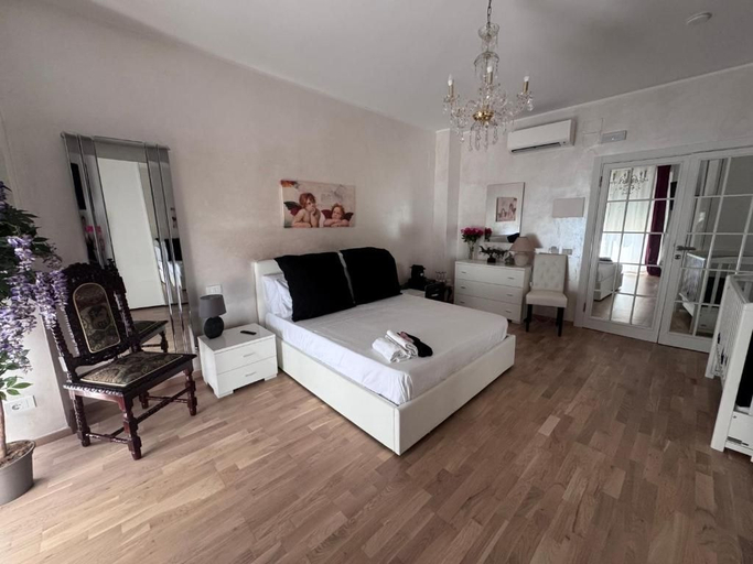 Others 4, B&b casaitalia, Livorno