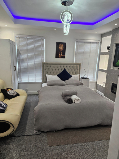 Others 3, Luxury Flat With Full Air-conditioner in Anfield, Sefton