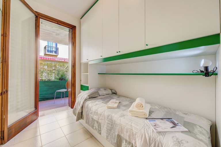 Bedroom 5, Cinzia Apartment Front Beach- Pool, Garage & Terrace, Brescia