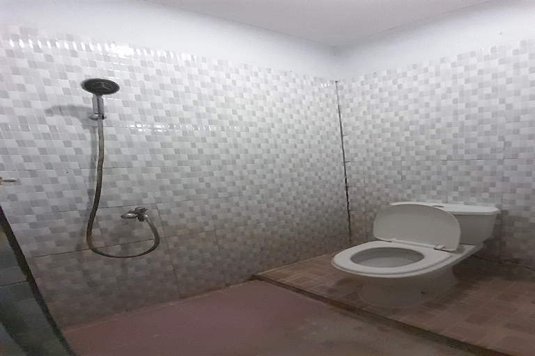 Bathroom 2, Hotel O Hasibuan Homestay Syariah, Medan