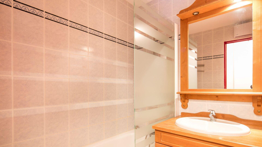 Bathroom 3, Vacanceole - Residence Les Chalets de la Ramoure, Savoie