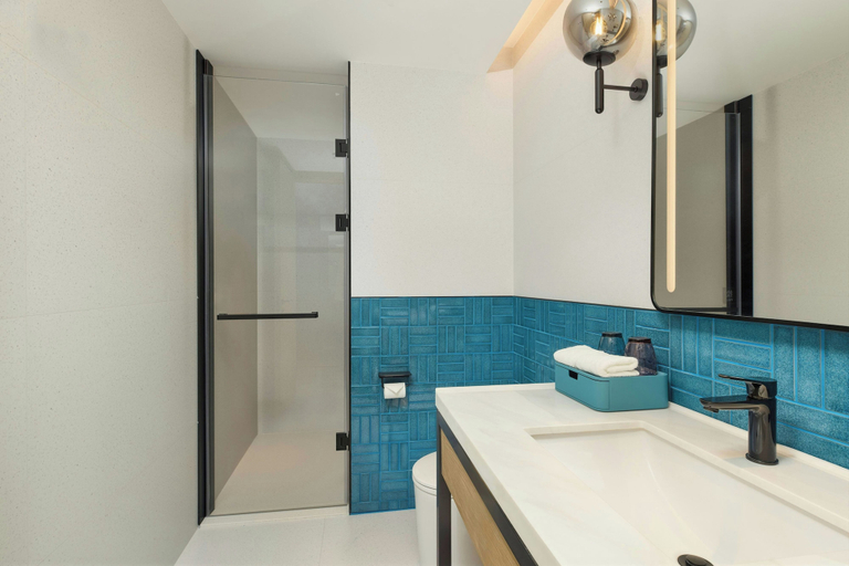 Bathroom 4, Four Points by Sheraton Zhangjiajie Tianmen Mountain, Zhangjiajie