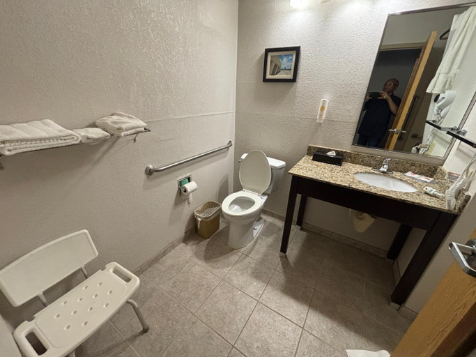 Bathroom 4, Comfort Inn & Suites Lees Summit -Kansas City, Kansas City