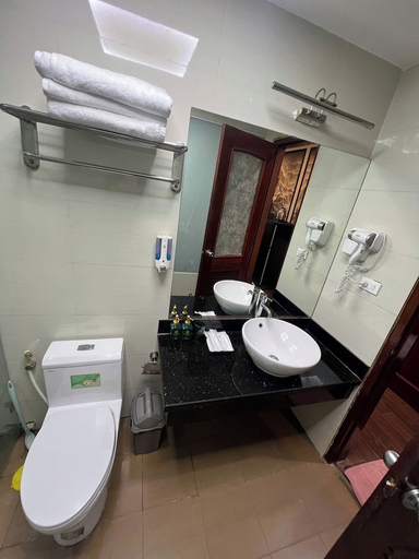 Bathroom 3, Hanoi Apartments, Cầu Giấy