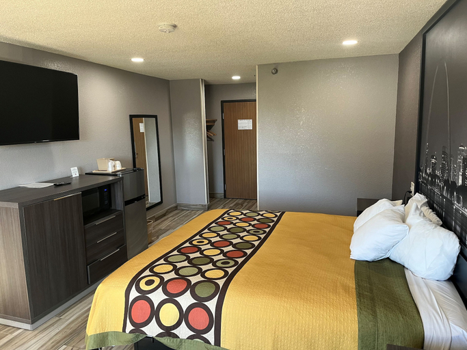 Bedroom 5, Super 8 by Wyndham Lees Summit, Kansas City