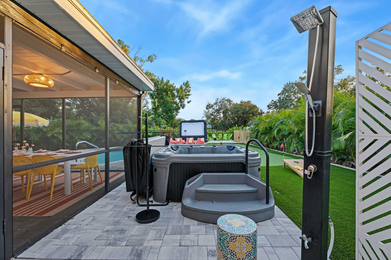 Others 4, Backyard Paradise Sleeps 14 Arcade Games Spa, Manatee