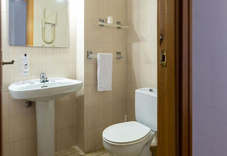 Bathroom 3, Hotel Alda Guijuelo, Salamanca