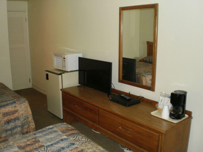 Bedroom 2, Magnuson Hotel Ely, White Pine