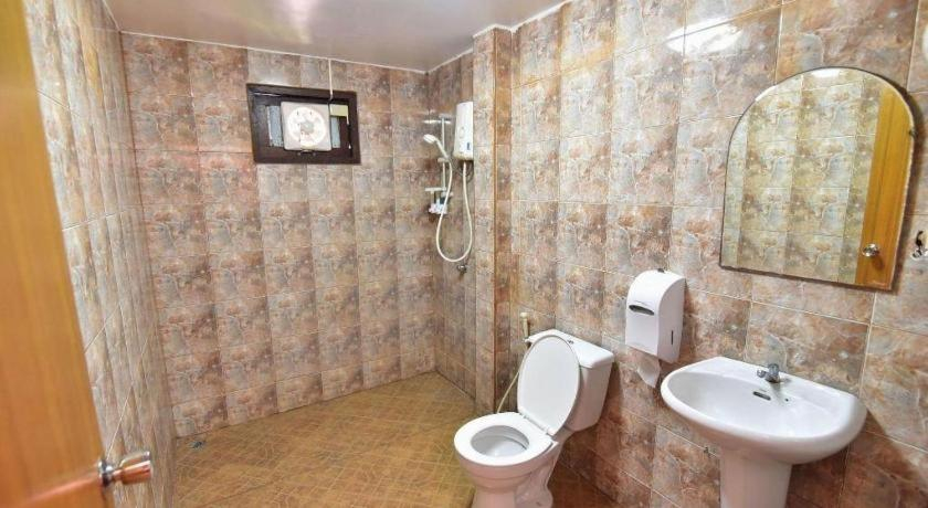 Bathroom 4, Koh Ngai Resort, Ko Lanta