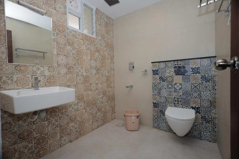 Bathroom 4, Hotel Sahaya Arasi, Kanniyakumari
