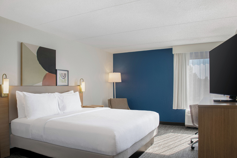 Bedroom 3, Spark by Hilton Charlotte Airport North, Mecklenburg
