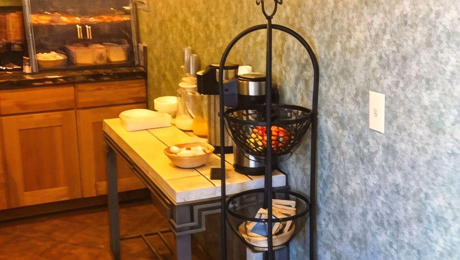 Food & Drinks 5, Magnuson Hotel Ely, White Pine
