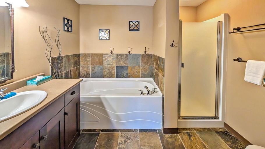 Bathroom, Stones Throw #12, Thompson-Nicola