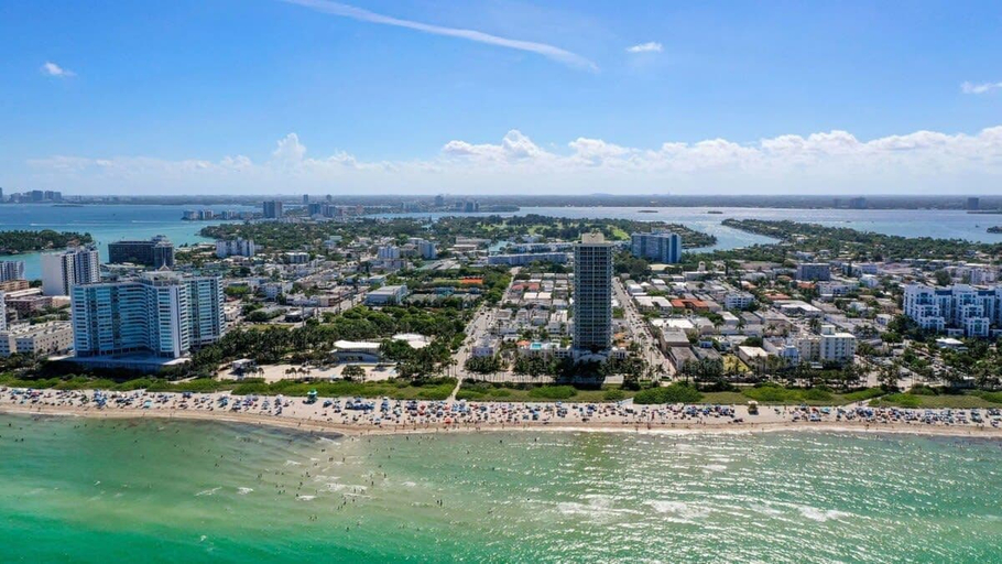 Others 2, Beach Bae, Bright Studio, Steps to the Ocean, Miami-Dade