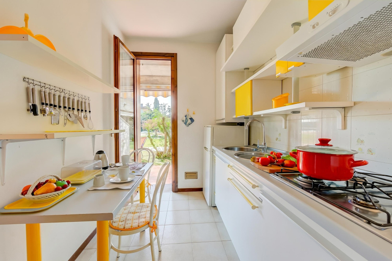 Others, Cinzia Apartment Front Beach- Pool, Garage & Terrace, Brescia