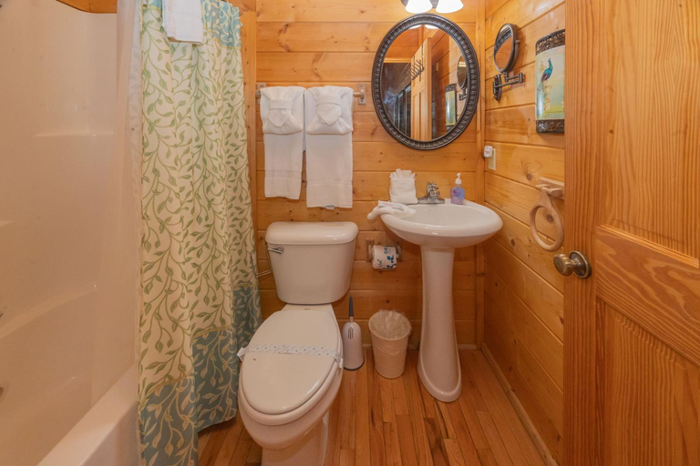 Bathroom 5, Sonny Daze, Sevier