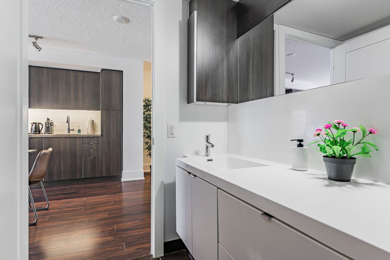 Others 2, The Modern Suites - Downtown Toronto, Toronto