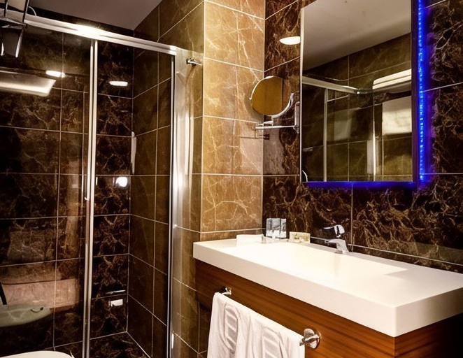 Bathroom, MAJURA HOTEL BUSINESS, Karşıyaka