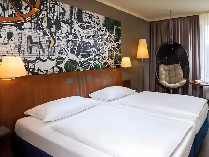 Bedroom 2, Seminaris Sunday See Hotel Potsdam, Potsdam