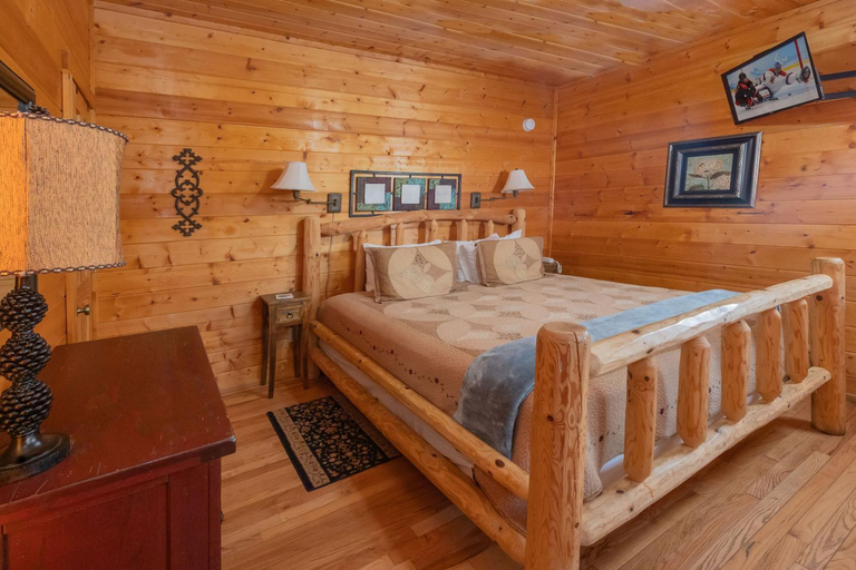 Bedroom 4, Sonny Daze, Sevier