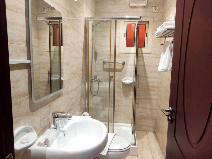 Bathroom 5, Celine Al Motamayza Apartments, Jeddah