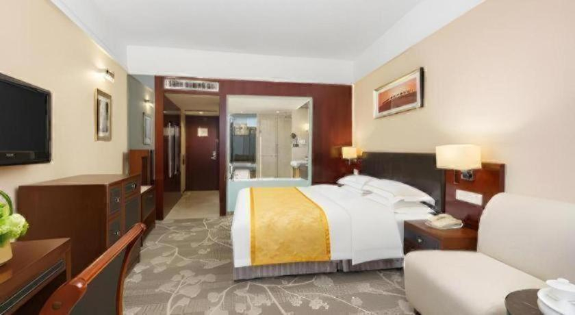 Bedroom 3, Shantou Golden Gulf Hotel, Shantou