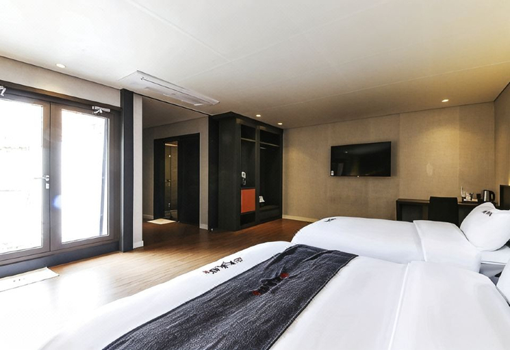 Bedroom 2, Daeseonggwan Hot Spring Hotel, Geumjeong