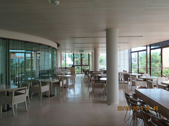 Food & Drinks, Best Pool Access Beachfront Nice Furnish 1bedroom, Cha-Am