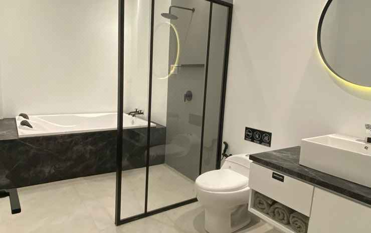 Bathroom 3, Hotel Pequena Casa, Singkawang