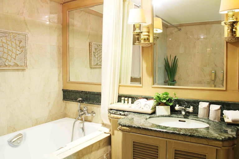 Bathroom 4, Sahid Jaya Lippo Cikarang, Cikarang