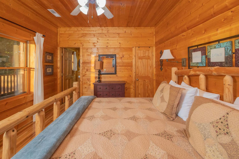 Bedroom 3, Sonny Daze, Sevier