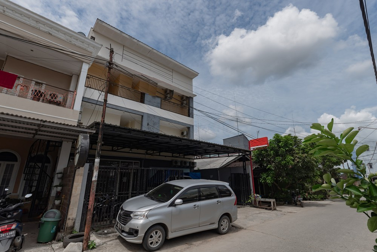 Exterior & Views 2, Reddoorz @ HSP Guest House Samarinda, Samarinda