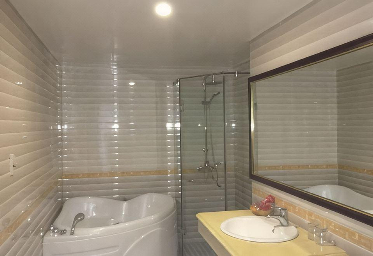 Bathroom, Thuong Hai Hotel, Vinh