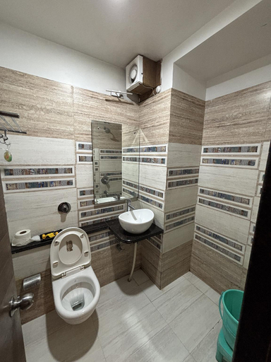 Bathroom 4, Hotel Rudraksh, Varanasi