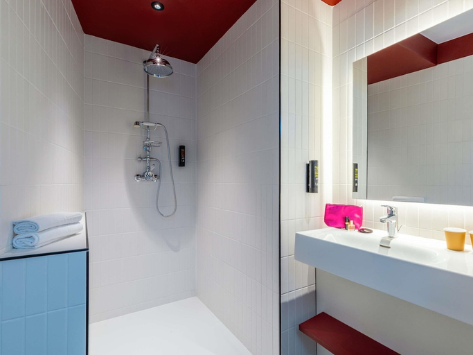 Bathroom 4, Ibis Styles Paris Porte De Pantin Philharmonie (Ma, Seine-Saint-Denis