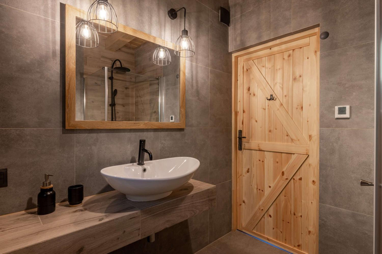 Bathroom 3, Holickie Berdo, Lesko