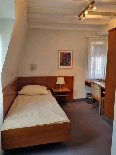 Bedroom 5, Hotel Goldene Gerste, Frankfurt am Main