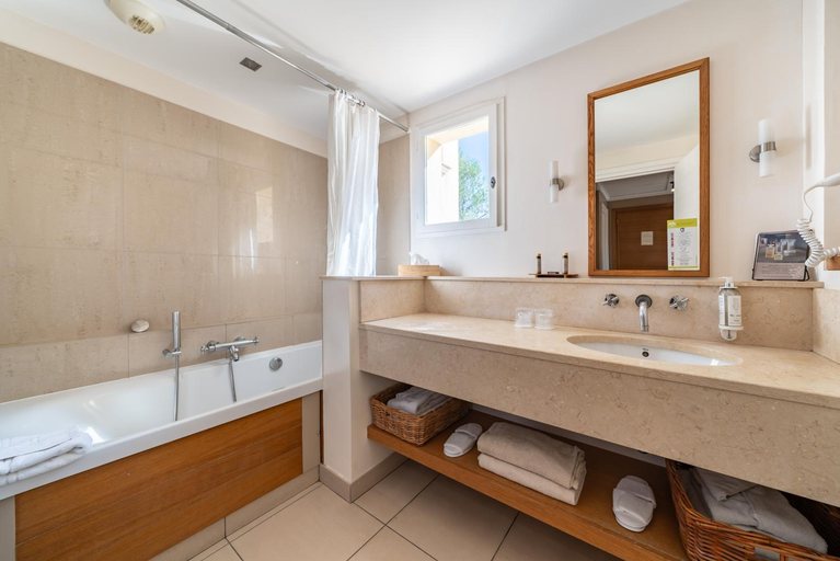 Bathroom 5, Le Domaine de Saint Endreol Golf & Spa Resort, Var