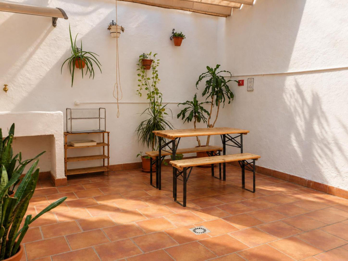 Others 5, Maria Magdalena - Room 6, Málaga