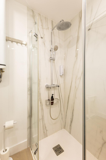 Bathroom 3, Moncloa room apartments, Madrid