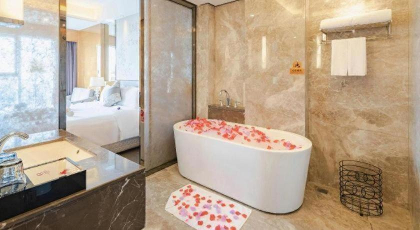 Bathroom, Wanning Yingbin Hotel, Hainan