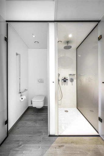 Bathroom 4, YOTEL Geneva Lake, Select by Hilton, Nyon