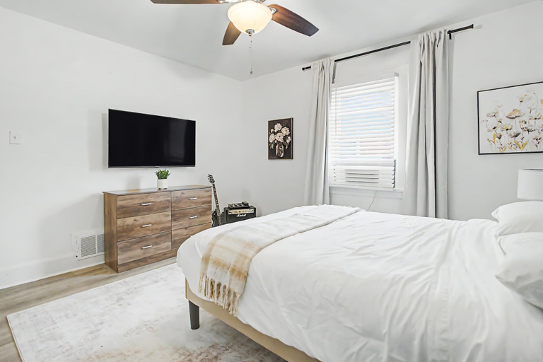 Others 5, Cincy 5BR Escape Zoo Xavier Sleeps 7, Cincinnati