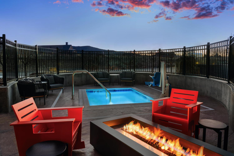 Sport & Beauty, The Hoffmann Hotel Basalt Aspen, Tapestry Collection by Hilton, Eagle