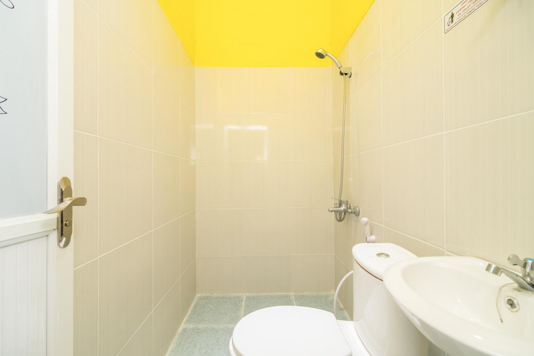 Bathroom 4, RedDoorz Syariah @ Jalan Pangeran Antasari 4 Lampung, Bandar Lampung