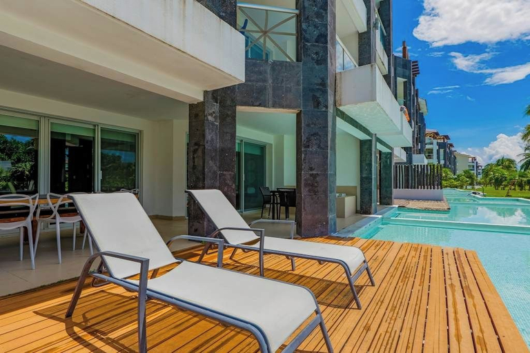 Others 2, Beachfront 3BR Condo, Resort Pool Playa, Cozumel